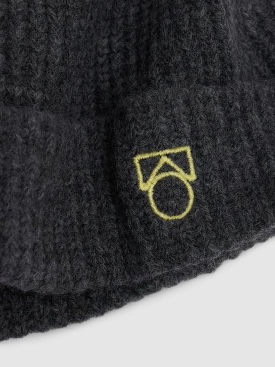 Main Story: Embroidered wool blend knit beanie - Dark Grey - kids-boys_1 | Luisa Via Roma