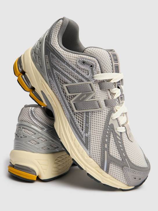New Balance: 9060 スニーカー - kids-boys_1 | Luisa Via Roma