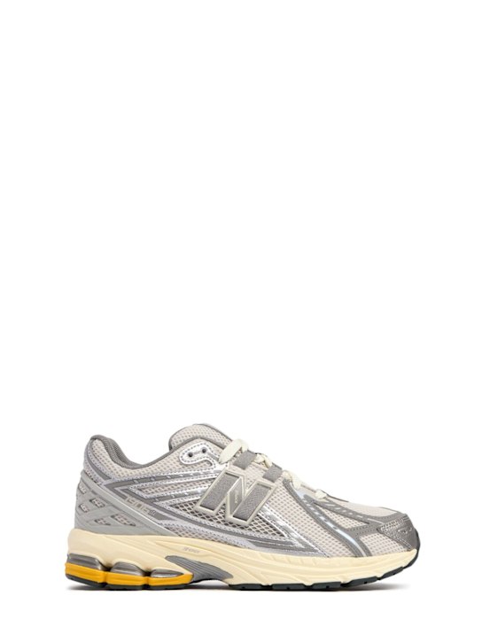 New Balance: 9060 スニーカー - kids-boys_0 | Luisa Via Roma