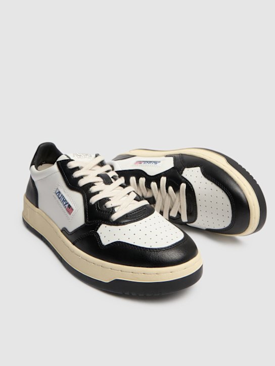 Autry: Medalist Low sneakers - White/Black - men_2 | Luisa Via Roma
