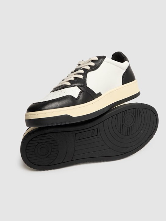 Autry: Medalist Low sneakers - White/Black - men_3 | Luisa Via Roma