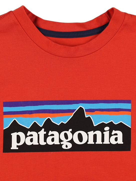Patagonia: Logo print organic cotton t-shirt - Red - kids-boys_1 | Luisa Via Roma