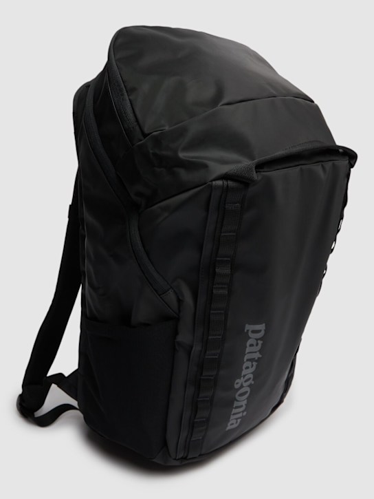 Patagonia: 32L Black Hole nylon backpack - men_1 | Luisa Via Roma