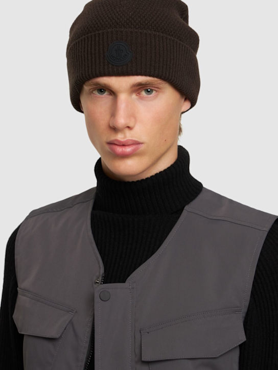 Moncler: Logo carded wool beanie - men_1 | Luisa Via Roma