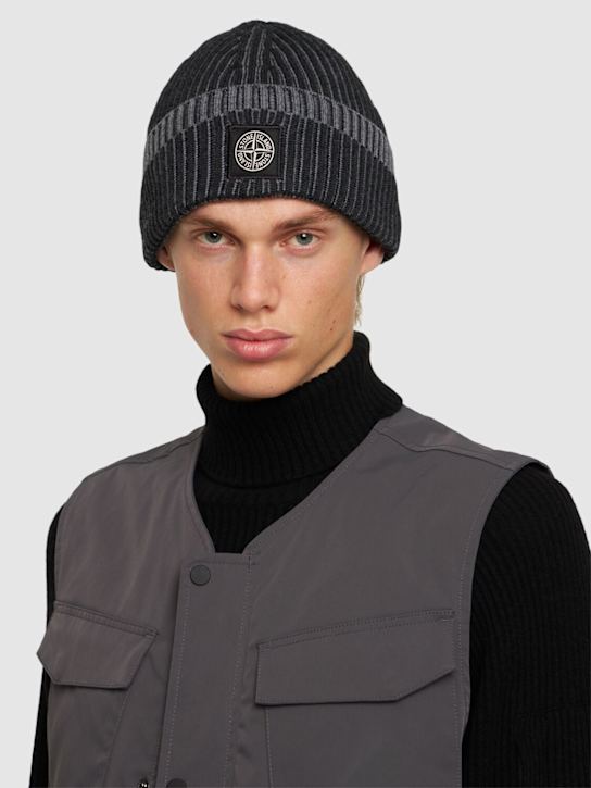 Stone Island: Virgin wool beanie - men_1 | Luisa Via Roma