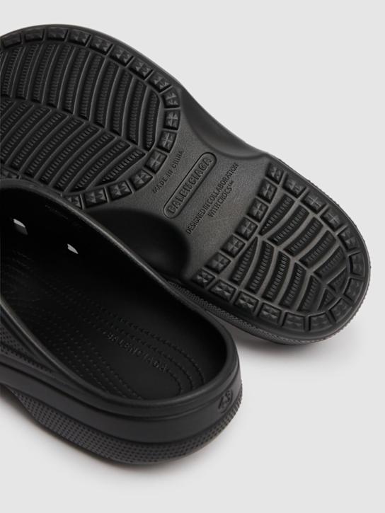Balenciaga: Crocs rubber pool slides - Black - men_3 | Luisa Via Roma