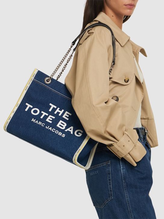 Marc Jacobs: Borsa The Medium Tote in denim con catena - women_1 | Luisa Via Roma