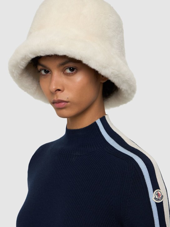Moncler Grenoble: Reversible shearling bucket hat - women_1 | Luisa Via Roma