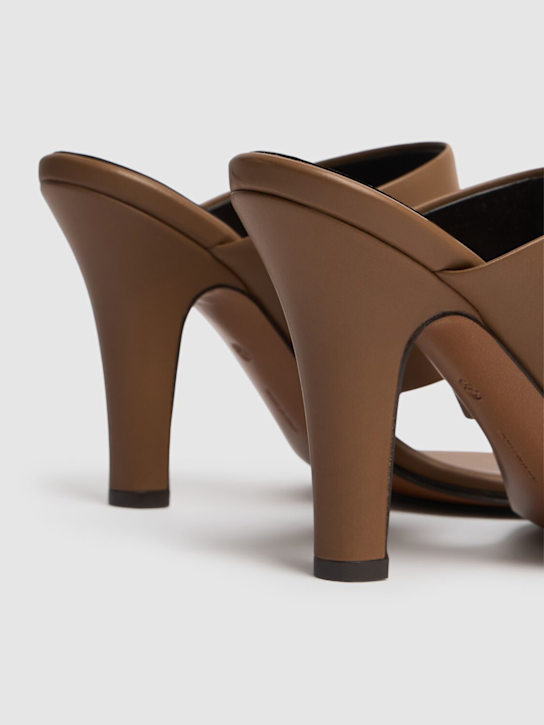 The Row: 90毫米Signum皮革凉鞋 - Fawn - women_4 | Luisa Via Roma