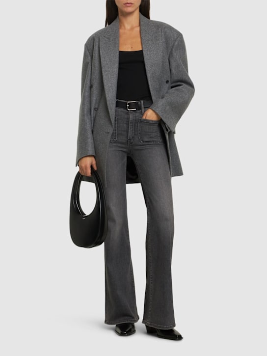 Mother: The Patch Pocket Twister Sneak jeans - Grey - women_1 | Luisa Via Roma