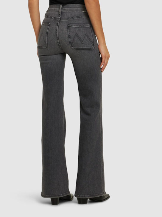 Mother: The Patch Pocket Twister Sneak jeans - Grey - women_2 | Luisa Via Roma