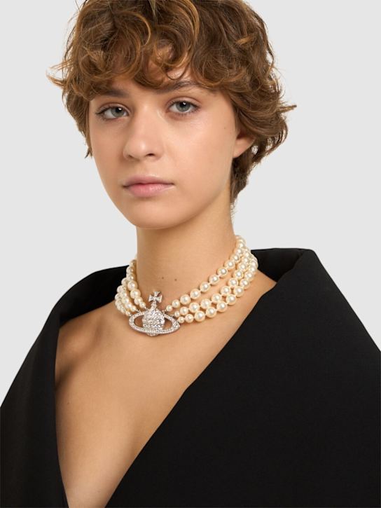 Vivienne Westwood: Three row faux pearl bas relief choker - Cream/Silver - women_1 | Luisa Via Roma