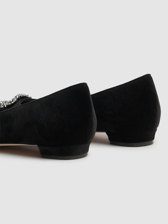 Manolo Blahnik: 10毫米Hangisi FMC天鹅绒平底鞋 - 黑色 - women_3 | Luisa Via Roma