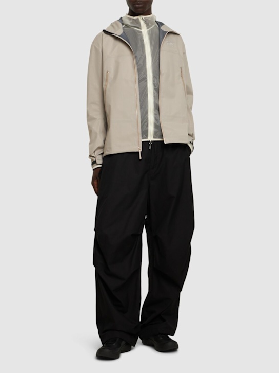 Arc'teryx: Jacke „Beta“ - men_1 | Luisa Via Roma