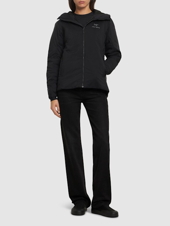 Arc'teryx: Felpa pesante Atom con cappuccio - women_1 | Luisa Via Roma
