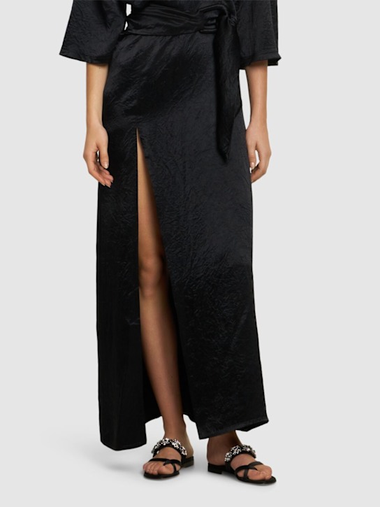 Manolo Blahnik: 10mm Perlusa satin flat sandals - women_1 | Luisa Via Roma