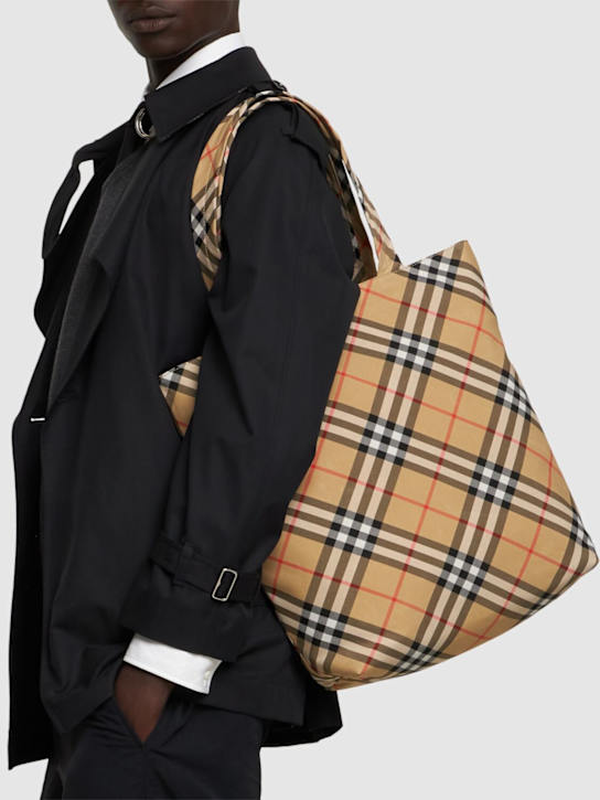 Burberry: Check tote bag - men_1 | Luisa Via Roma