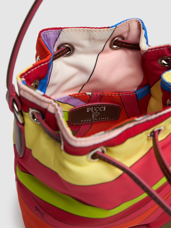 Pucci: 小号尼龙抽绳水桶包 - 多色 - women_6 | Luisa Via Roma