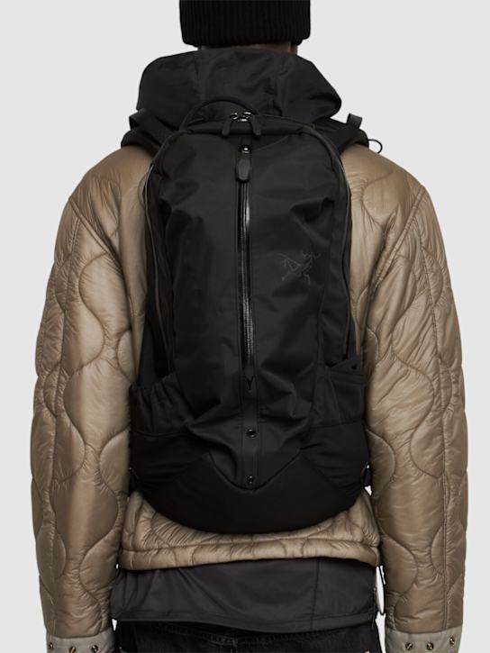 Arc'teryx: 22l Rucksack "Arro" - men_1 | Luisa Via Roma