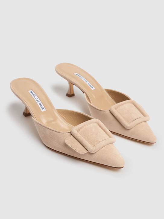 Manolo Blahnik: 50毫米"MAYSALE"麂皮穆勒鞋 - 米黄色 - women_2 | Luisa Via Roma