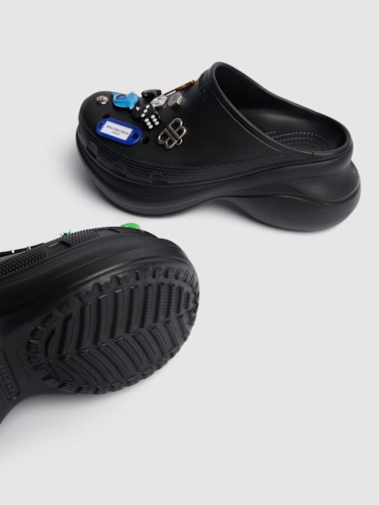 Balenciaga: Crocs rubber mules - Black/Jibbitz - men_5 | Luisa Via Roma
