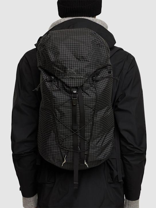 Arc'teryx: Rucksack „Alpha SL 23“ - men_1 | Luisa Via Roma