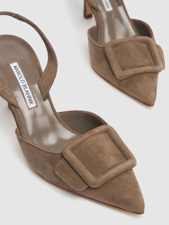 Manolo Blahnik: 70毫米“MAYSLI”麂皮露跟高跟鞋 - 棕色 - women_3 | Luisa Via Roma