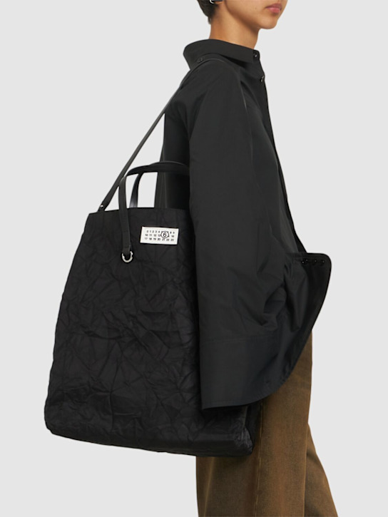 MM6 Maison Margiela: Borsa shopping in nylon craclé - women_1 | Luisa Via Roma