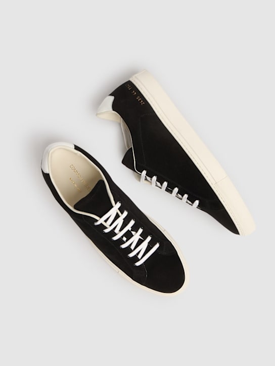 Common Projects: Sneakers basses en daim rétro - Noir - men_2 | Luisa Via Roma
