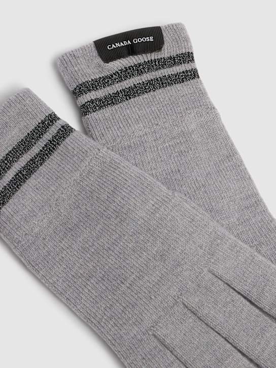 Canada Goose: Barrier wool knit gloves - women_1 | Luisa Via Roma