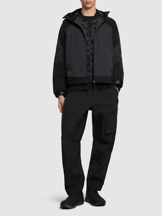 Y-3: Pantaloni cargo Gore-Tex Hardshell - men_1 | Luisa Via Roma