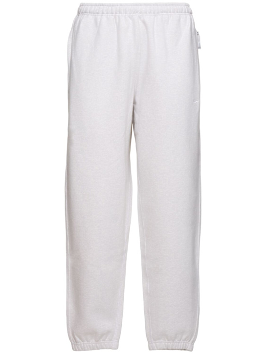 Nike: Pantaloni Solo Swoosh - men_0 | Luisa Via Roma