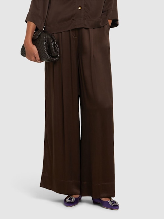 Manolo Blahnik: 10mm Hangisi satin flats - women_1 | Luisa Via Roma