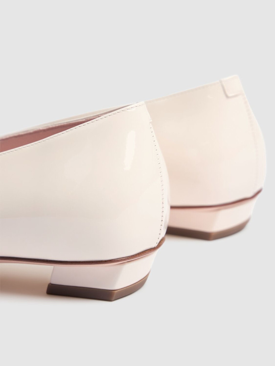 Roger Vivier: 25mm Belle Vivier patent leather pumps - Beige - women_4 | Luisa Via Roma