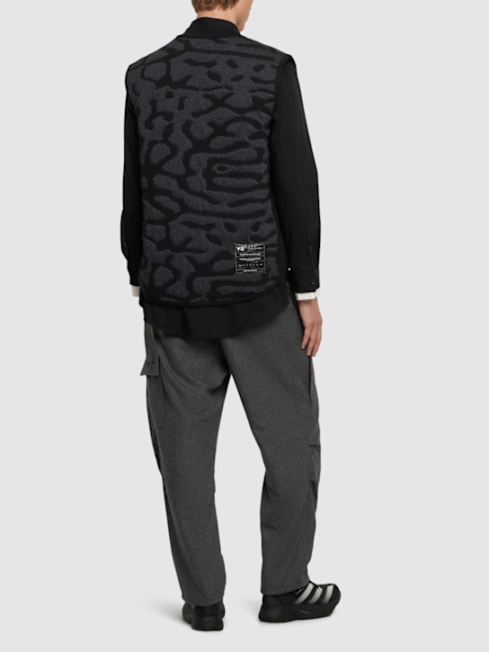 Y-3: Reflective running vest - men_1 | Luisa Via Roma