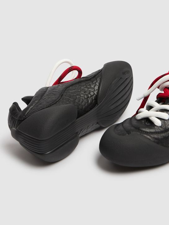 McQueen: Flexion leather sneakers - Black - men_4 | Luisa Via Roma