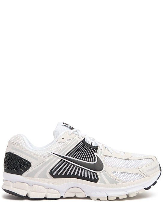 Nike: Sneakers "Zoom Vomero 5" - men_0 | Luisa Via Roma