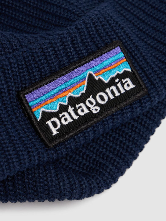 Patagonia: Recycled poly ribbed beanie w/logo patch - kids-boys_1 | Luisa Via Roma