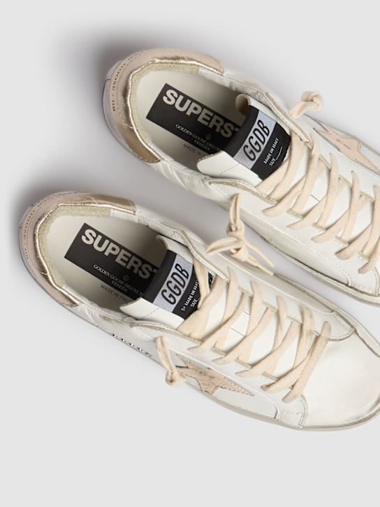 Golden Goose: 20毫米Super-Star皮革运动鞋 - 白色/金色 - women_2 | Luisa Via Roma