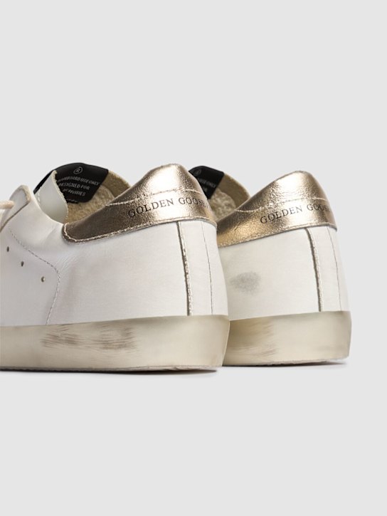 Golden Goose: 20毫米Super-Star皮革运动鞋 - 白色/金色 - women_4 | Luisa Via Roma