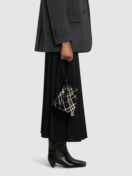 Burberry: Borsa a secchiello Essential con coulisse - women_1 | Luisa Via Roma