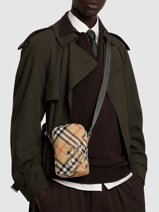 Burberry: Handytasche mit Karos - men_1 | Luisa Via Roma