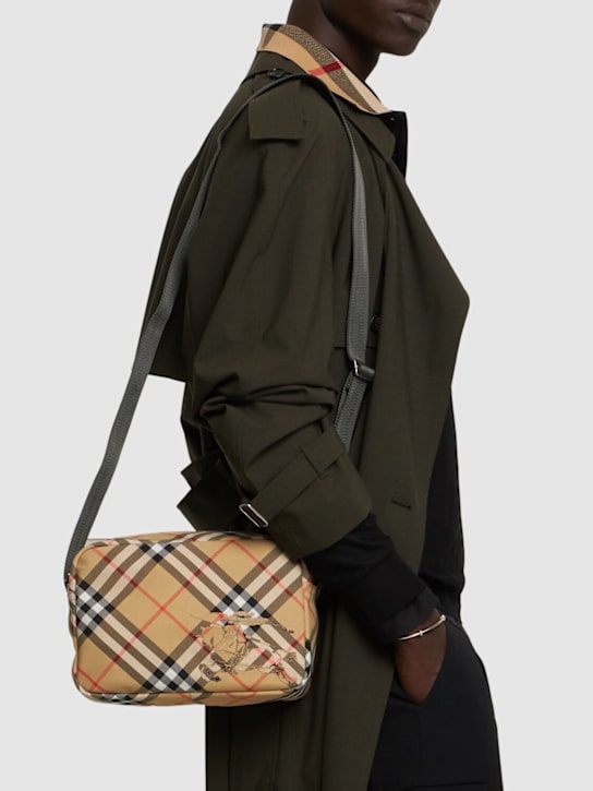 Burberry: Umhängetasche aus Technojacquard „Essential“ - men_1 | Luisa Via Roma