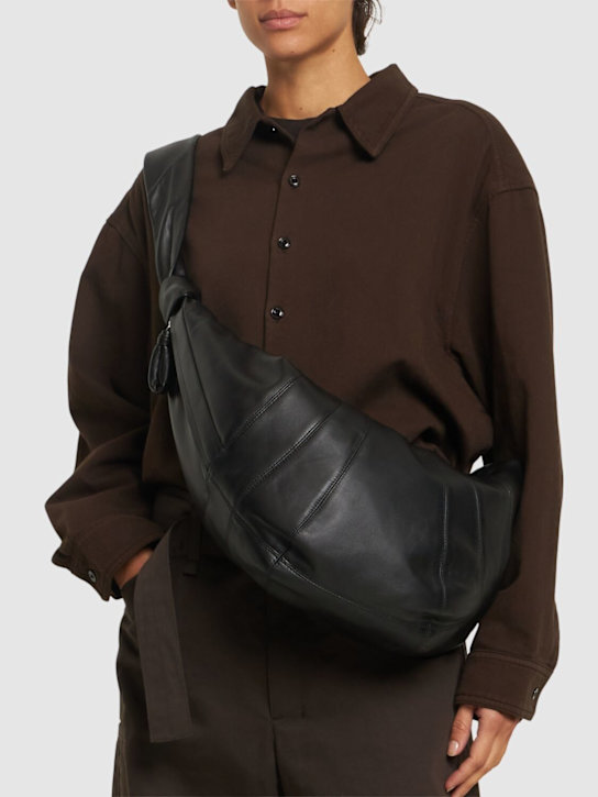 Lemaire: Large Croissant ソフトナッパショルダーバッグ - ブラック - women_1 | Luisa Via Roma