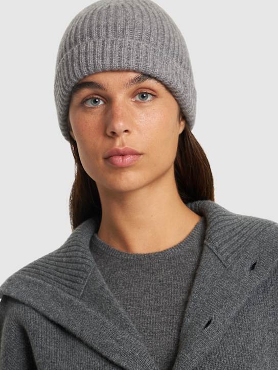 Tory Burch: Cashmere rib knit beanie - women_1 | Luisa Via Roma