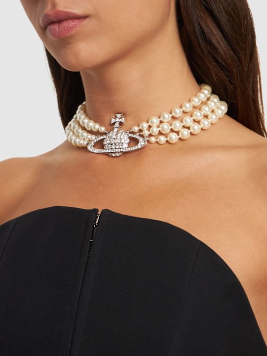 Vivienne Westwood: Three row faux pearl bas relief choker - women_1 | Luisa Via Roma