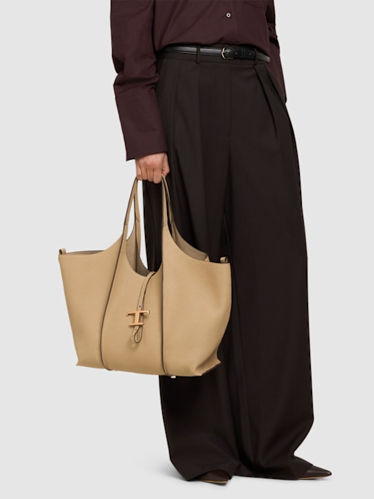 Tod's: Medium soft grain leather shopping bag - women_1 | Luisa Via Roma