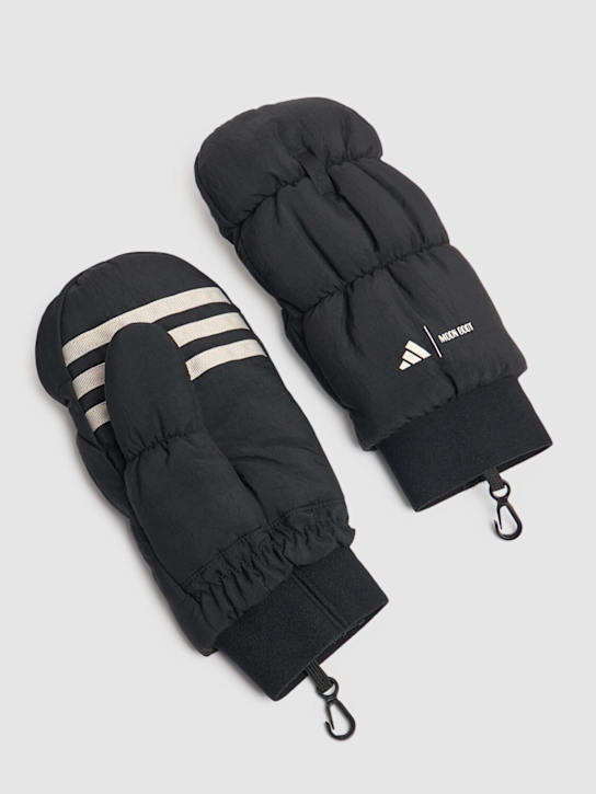 adidas Originals: Moon Boot mittens - women_1 | Luisa Via Roma