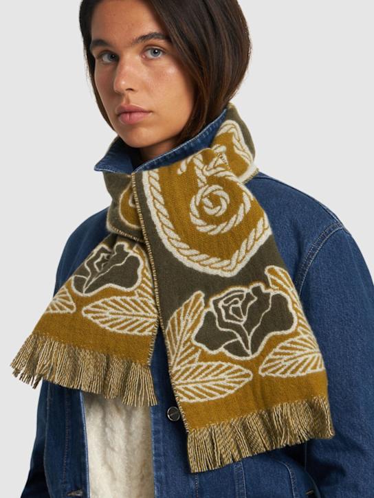 Burberry: Sciarpa in lana B Shield - women_1 | Luisa Via Roma