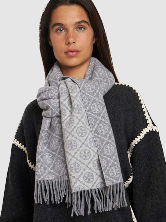 Tory Burch: T Oblong monogram wool & cashmere scarf - women_1 | Luisa Via Roma